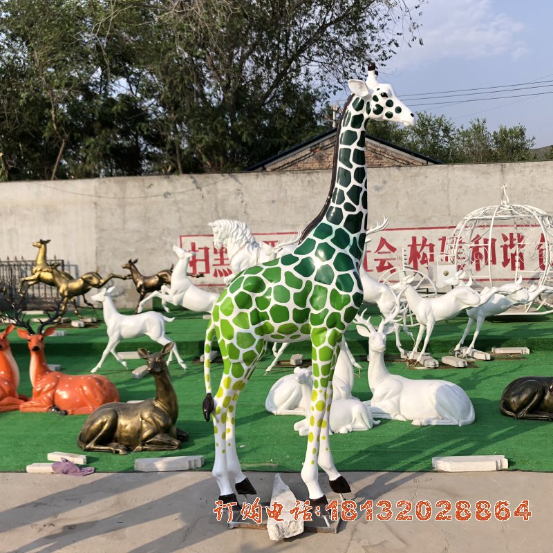 公园玻璃钢長(cháng)颈鹿雕塑