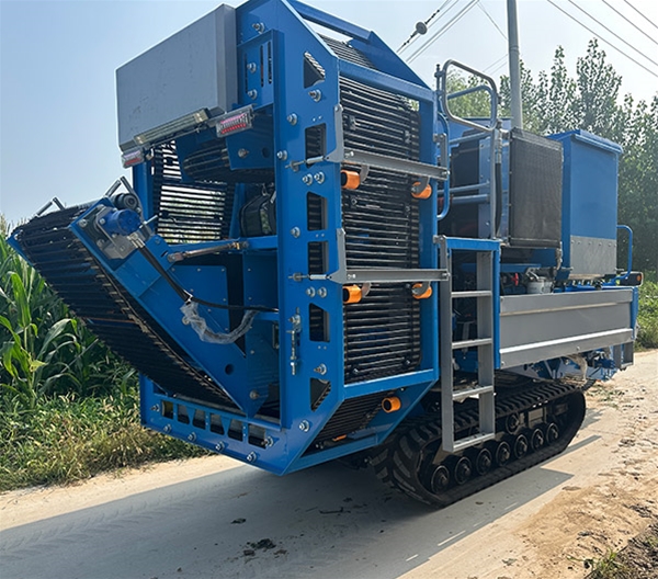 自走聯(lián)合收獲機